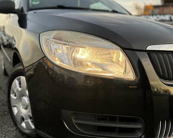 Чорний Шкода Фабія, об'ємом двигуна 1.39 л та пробігом 172 тис. км за 5999 $, фото 1 на Automoto.ua