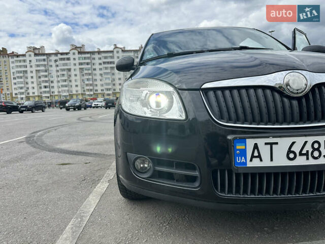 Черный Шкода Фабия, объемом двигателя 1.2 л и пробегом 220 тыс. км за 5390 $, фото 1 на Automoto.ua