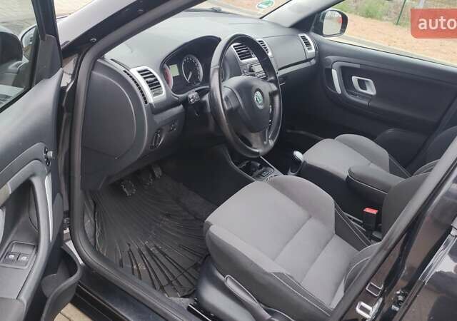Черный Шкода Фабия, объемом двигателя 1.6 л и пробегом 156 тыс. км за 6700 $, фото 12 на Automoto.ua
