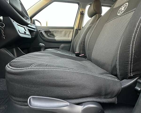 Чорний Шкода Фабія, об'ємом двигуна 1.39 л та пробігом 172 тис. км за 5999 $, фото 21 на Automoto.ua