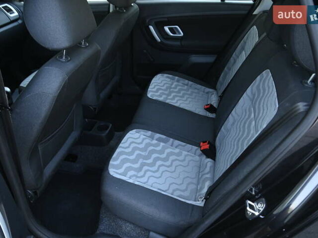 Черный Шкода Фабия, объемом двигателя 1.4 л и пробегом 235 тыс. км за 5800 $, фото 27 на Automoto.ua