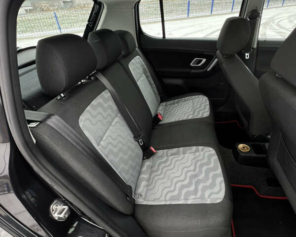 Черный Шкода Фабия, объемом двигателя 1.2 л и пробегом 152 тыс. км за 4550 $, фото 26 на Automoto.ua