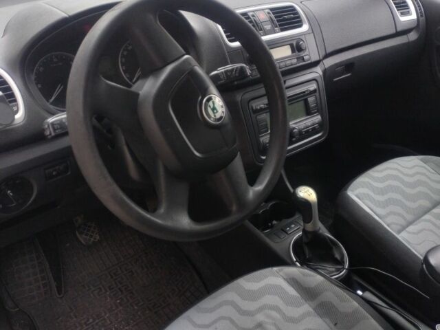 Черный Шкода Фабия, объемом двигателя 1.4 л и пробегом 190 тыс. км за 4200 $, фото 4 на Automoto.ua