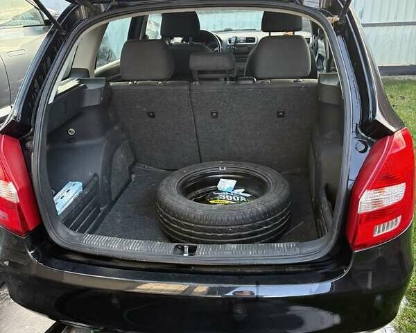 Черный Шкода Фабия, объемом двигателя 1.2 л и пробегом 264 тыс. км за 4250 $, фото 7 на Automoto.ua