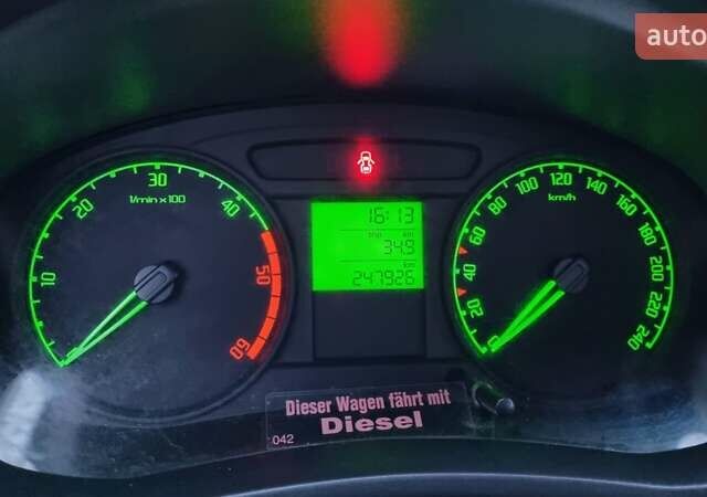 Черный Шкода Фабия, объемом двигателя 1.42 л и пробегом 248 тыс. км за 5000 $, фото 8 на Automoto.ua