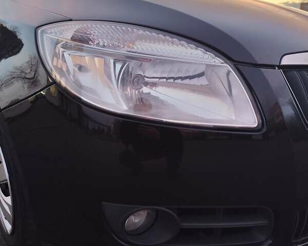 Черный Шкода Фабия, объемом двигателя 1.4 л и пробегом 197 тыс. км за 5800 $, фото 12 на Automoto.ua