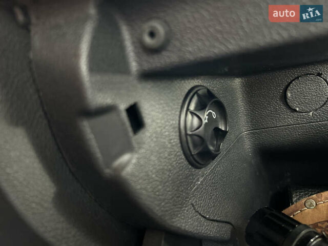 Черный Шкода Фабия, объемом двигателя 1.39 л и пробегом 202 тыс. км за 5750 $, фото 26 на Automoto.ua