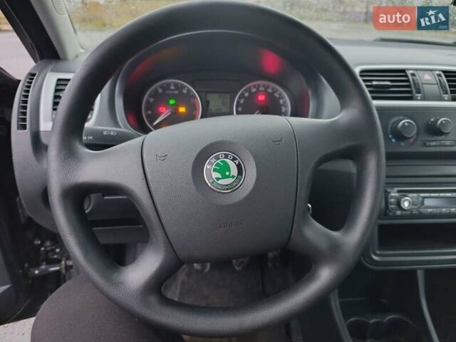 Черный Шкода Фабия, объемом двигателя 1.4 л и пробегом 205 тыс. км за 5999 $, фото 8 на Automoto.ua