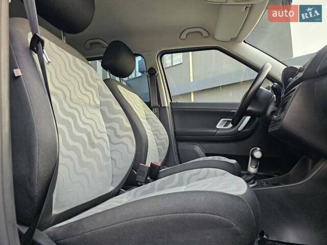 Черный Шкода Фабия, объемом двигателя 1.6 л и пробегом 163 тыс. км за 7700 $, фото 11 на Automoto.ua