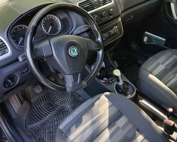 Чорний Шкода Фабія, об'ємом двигуна 1.39 л та пробігом 124 тис. км за 5800 $, фото 4 на Automoto.ua
