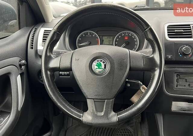 Чорний Шкода Фабія, об'ємом двигуна 1.39 л та пробігом 124 тис. км за 5490 $, фото 16 на Automoto.ua