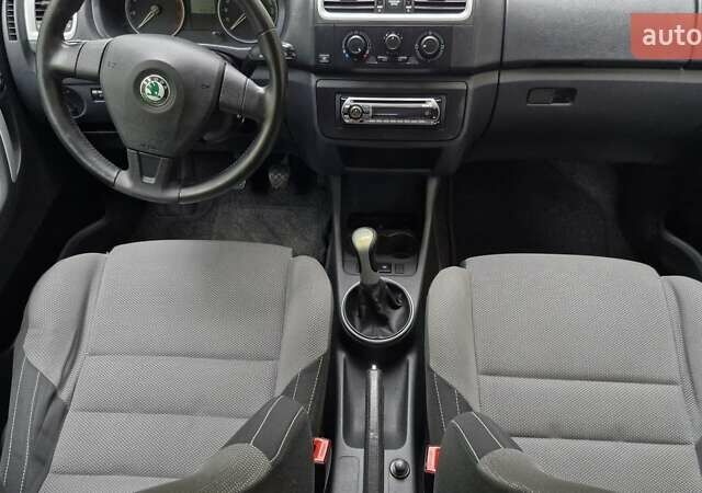 Черный Шкода Фабия, объемом двигателя 1.4 л и пробегом 168 тыс. км за 5999 $, фото 28 на Automoto.ua
