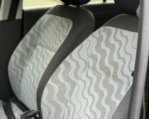 Чорний Шкода Фабія, об'ємом двигуна 1.6 л та пробігом 244 тис. км за 6900 $, фото 17 на Automoto.ua