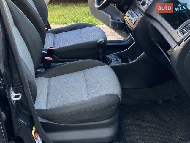 Черный Шкода Фабия, объемом двигателя 1.4 л и пробегом 295 тыс. км за 4350 $, фото 18 на Automoto.ua