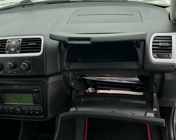 Черный Шкода Фабия, объемом двигателя 1.2 л и пробегом 152 тыс. км за 4550 $, фото 18 на Automoto.ua