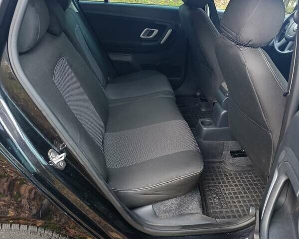 Черный Шкода Фабия, объемом двигателя 1.6 л и пробегом 190 тыс. км за 5800 $, фото 2 на Automoto.ua