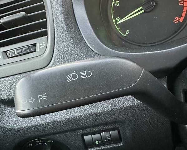 Черный Шкода Фабия, объемом двигателя 1.39 л и пробегом 172 тыс. км за 5999 $, фото 32 на Automoto.ua