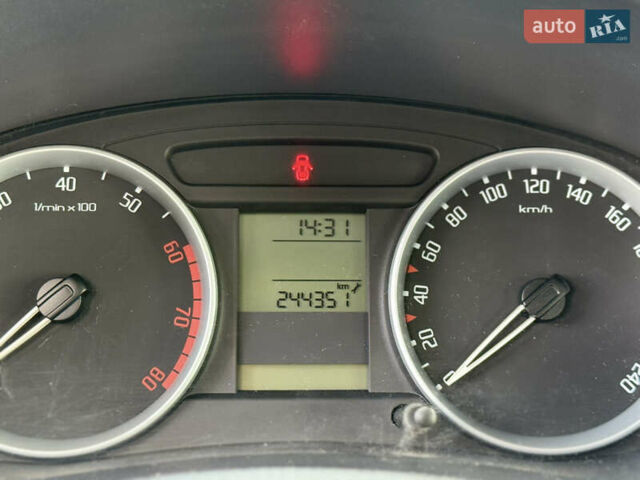 Чорний Шкода Фабія, об'ємом двигуна 1.6 л та пробігом 244 тис. км за 6900 $, фото 29 на Automoto.ua