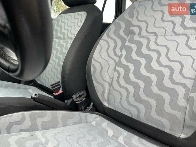Чорний Шкода Фабія, об'ємом двигуна 1.2 л та пробігом 160 тис. км за 5500 $, фото 9 на Automoto.ua