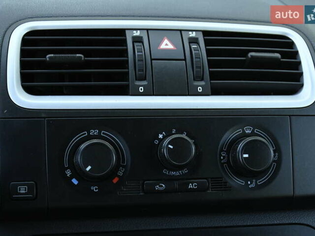 Черный Шкода Фабия, объемом двигателя 1.4 л и пробегом 235 тыс. км за 5800 $, фото 22 на Automoto.ua