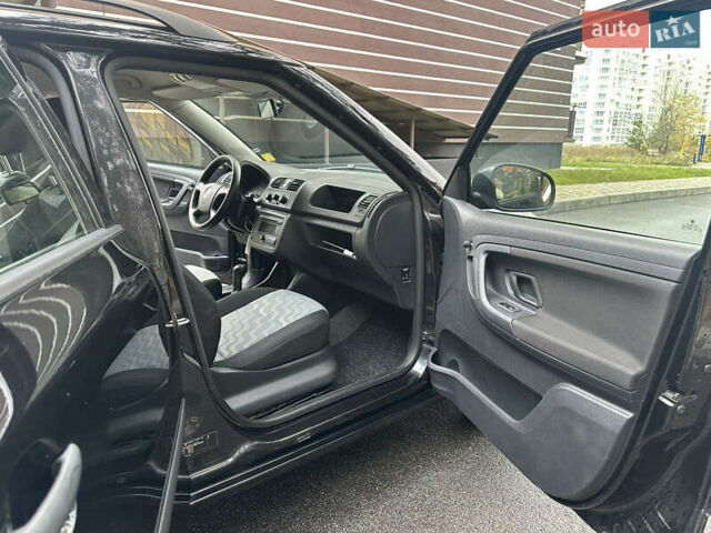 Черный Шкода Фабия, объемом двигателя 1.39 л и пробегом 161 тыс. км за 5550 $, фото 7 на Automoto.ua