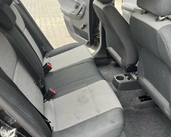 Черный Шкода Фабия, объемом двигателя 1.4 л и пробегом 205 тыс. км за 5400 $, фото 3 на Automoto.ua