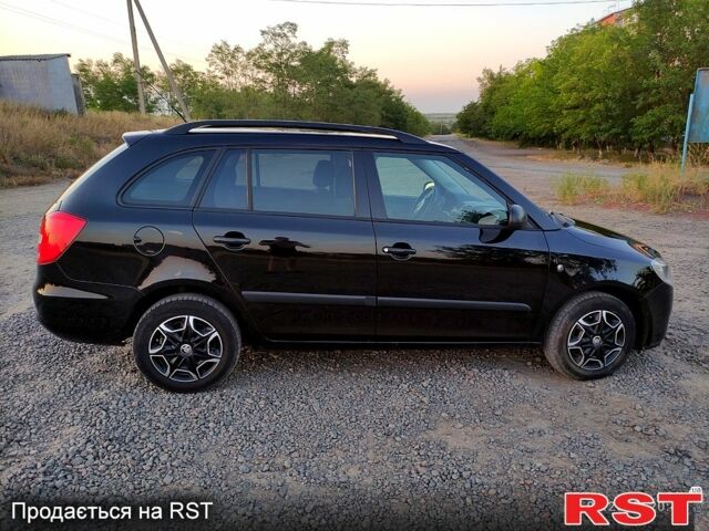 Черный Шкода Фабия, объемом двигателя 1.4 л и пробегом 250 тыс. км за 4900 $, фото 5 на Automoto.ua