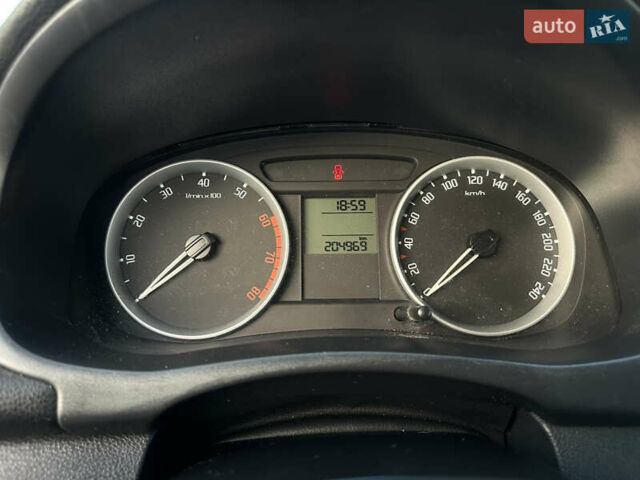 Чорний Шкода Фабія, об'ємом двигуна 1.4 л та пробігом 205 тис. км за 4999 $, фото 17 на Automoto.ua
