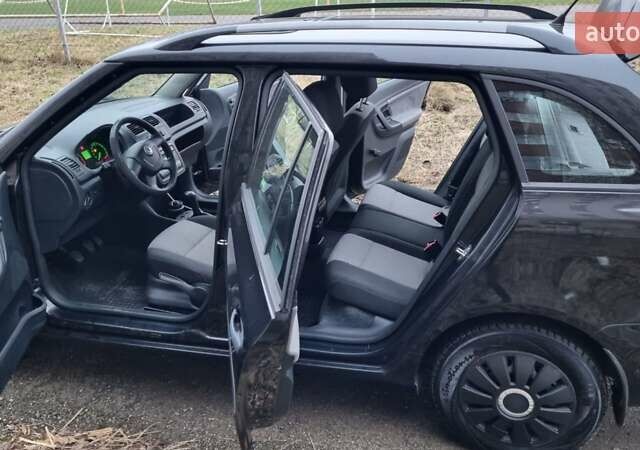 Черный Шкода Фабия, объемом двигателя 1.42 л и пробегом 248 тыс. км за 5000 $, фото 4 на Automoto.ua