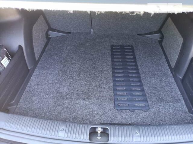 Черный Шкода Фабия, объемом двигателя 1.4 л и пробегом 142 тыс. км за 5450 $, фото 47 на Automoto.ua