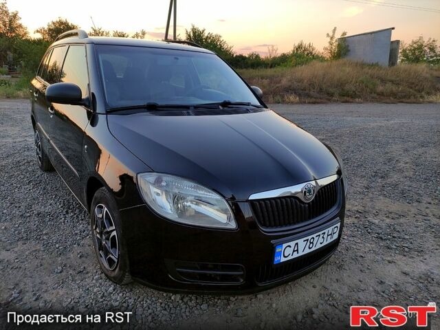 Черный Шкода Фабия, объемом двигателя 1.4 л и пробегом 250 тыс. км за 4900 $, фото 3 на Automoto.ua