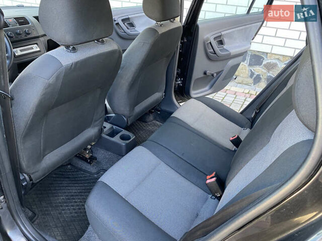 Черный Шкода Фабия, объемом двигателя 1.4 л и пробегом 295 тыс. км за 4350 $, фото 22 на Automoto.ua