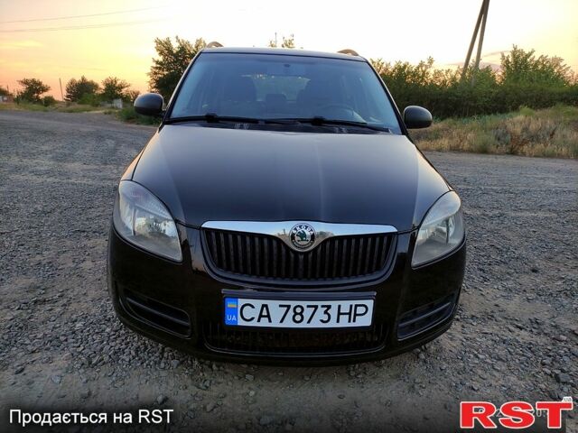 Черный Шкода Фабия, объемом двигателя 1.4 л и пробегом 250 тыс. км за 4900 $, фото 2 на Automoto.ua