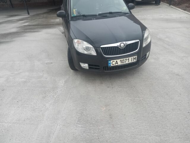 Черный Шкода Фабия, объемом двигателя 1.6 л и пробегом 211 тыс. км за 5500 $, фото 1 на Automoto.ua