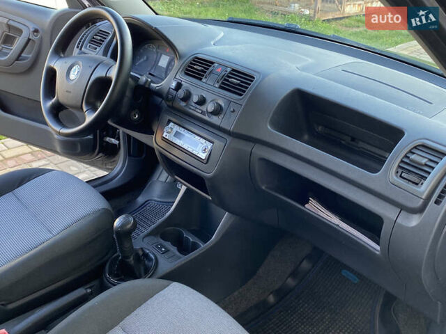 Черный Шкода Фабия, объемом двигателя 1.4 л и пробегом 295 тыс. км за 4350 $, фото 13 на Automoto.ua