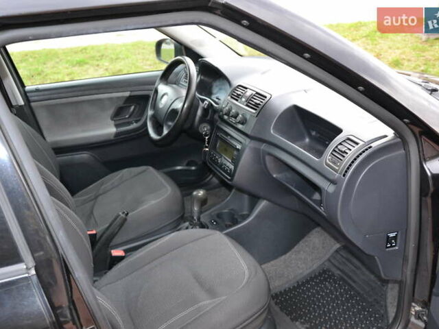 Черный Шкода Фабия, объемом двигателя 1.2 л и пробегом 190 тыс. км за 4700 $, фото 31 на Automoto.ua