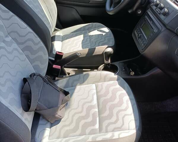 Черный Шкода Фабия, объемом двигателя 1.4 л и пробегом 142 тыс. км за 5450 $, фото 37 на Automoto.ua