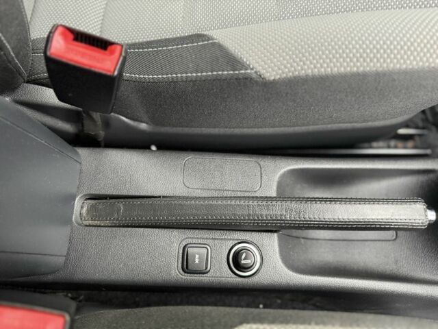 Черный Шкода Фабия, объемом двигателя 1.6 л и пробегом 238 тыс. км за 6800 $, фото 23 на Automoto.ua