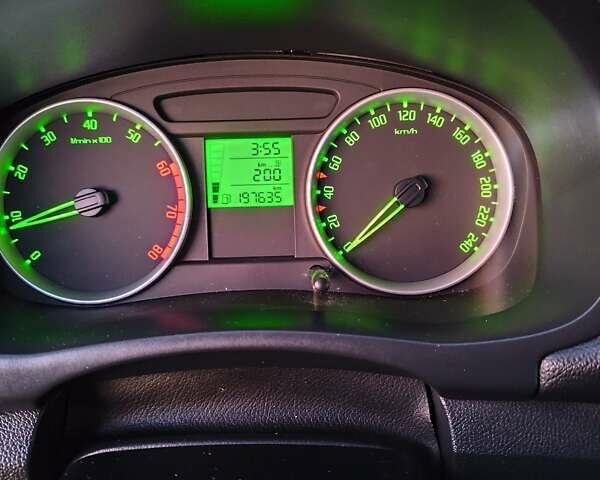 Черный Шкода Фабия, объемом двигателя 1.4 л и пробегом 197 тыс. км за 5800 $, фото 41 на Automoto.ua