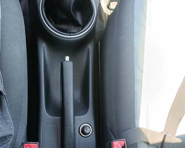 Черный Шкода Фабия, объемом двигателя 1.4 л и пробегом 142 тыс. км за 5450 $, фото 36 на Automoto.ua