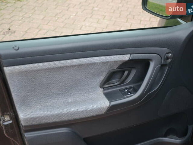 Черный Шкода Фабия, объемом двигателя 1.2 л и пробегом 190 тыс. км за 4700 $, фото 30 на Automoto.ua