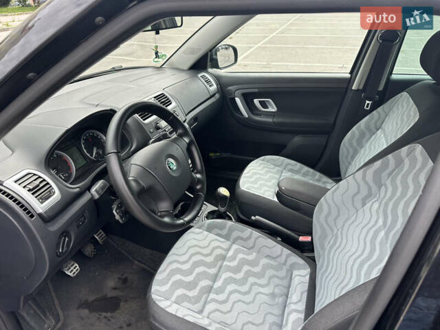 Черный Шкода Фабия, объемом двигателя 1.2 л и пробегом 220 тыс. км за 5390 $, фото 11 на Automoto.ua
