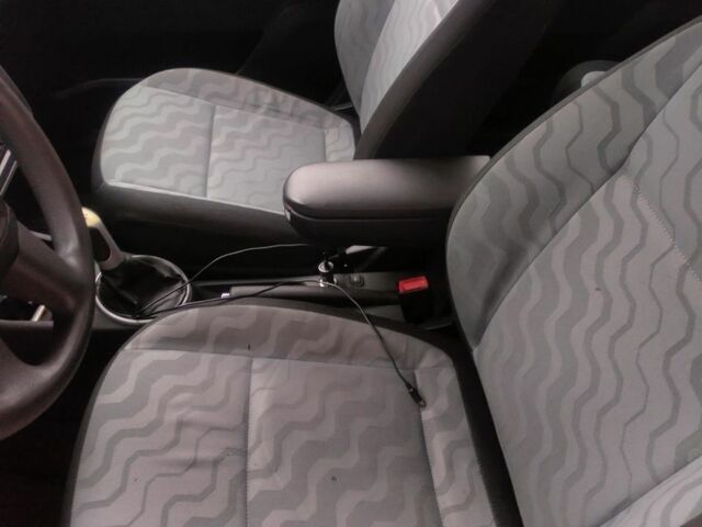 Черный Шкода Фабия, объемом двигателя 1.4 л и пробегом 190 тыс. км за 4200 $, фото 5 на Automoto.ua