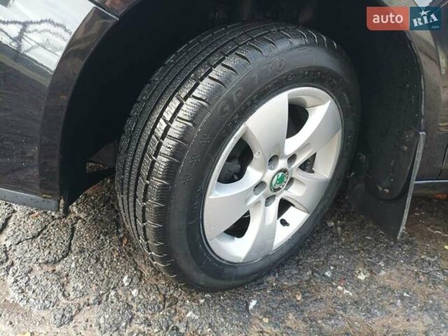 Черный Шкода Фабия, объемом двигателя 1.6 л и пробегом 192 тыс. км за 5800 $, фото 16 на Automoto.ua