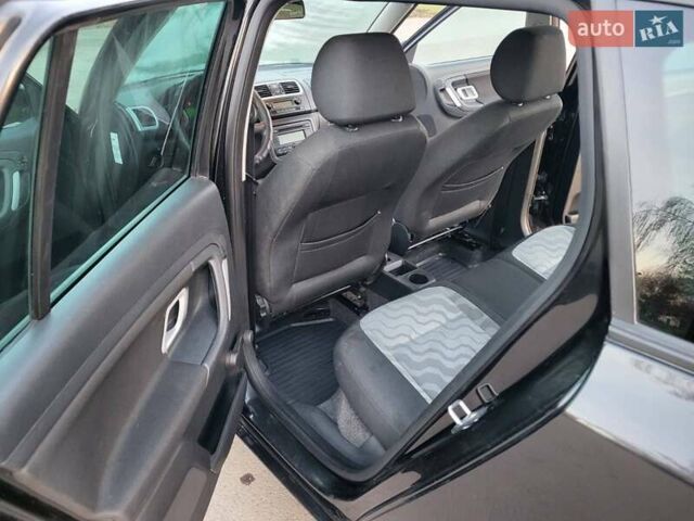Черный Шкода Фабия, объемом двигателя 1.4 л и пробегом 335 тыс. км за 4200 $, фото 8 на Automoto.ua