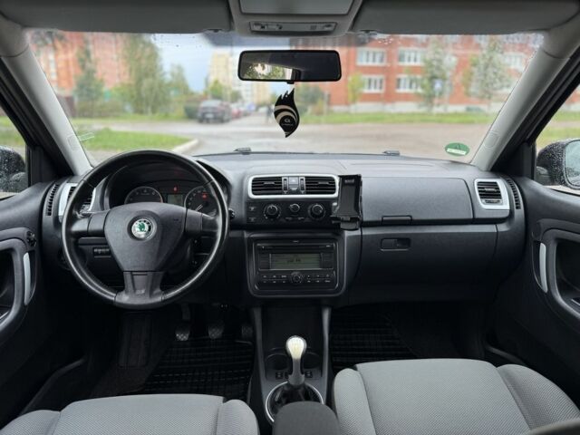 Черный Шкода Фабия, объемом двигателя 1.6 л и пробегом 238 тыс. км за 6800 $, фото 8 на Automoto.ua