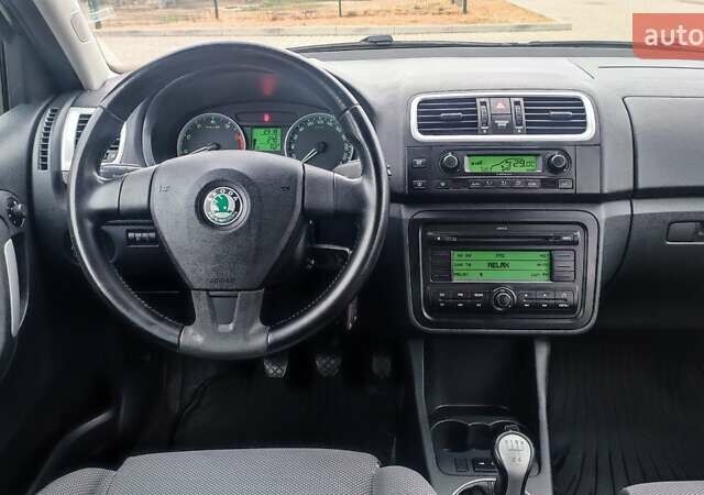 Черный Шкода Фабия, объемом двигателя 1.6 л и пробегом 156 тыс. км за 6700 $, фото 17 на Automoto.ua