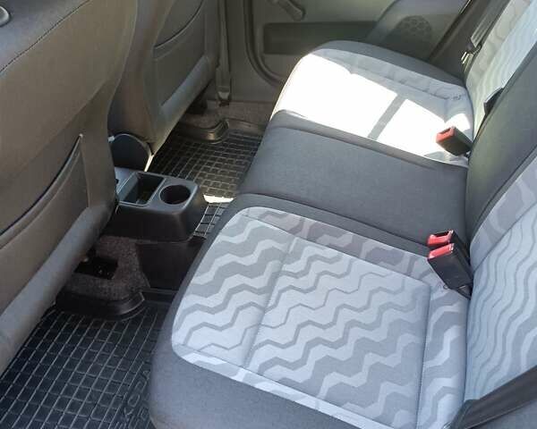 Черный Шкода Фабия, объемом двигателя 1.4 л и пробегом 142 тыс. км за 5450 $, фото 40 на Automoto.ua