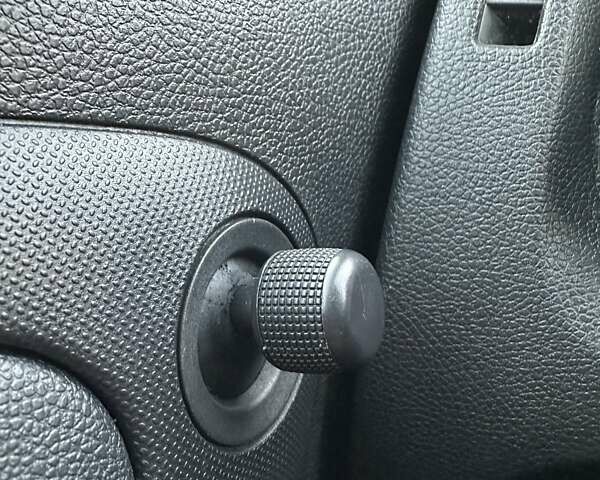 Чорний Шкода Фабія, об'ємом двигуна 1.39 л та пробігом 172 тис. км за 5999 $, фото 37 на Automoto.ua