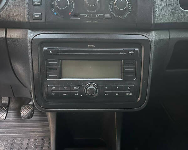 Черный Шкода Фабия, объемом двигателя 1.2 л и пробегом 270 тыс. км за 3850 $, фото 12 на Automoto.ua